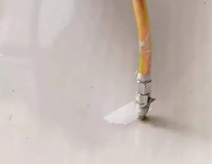 阿克苏瓷砖空鼓维修公司专业解答在瓷砖铺贴过程中，如果使用的砂料过粗（如全部使用了粗砂），可能会导致以下问题